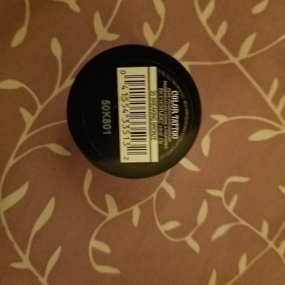 24 hr eyeshadow
